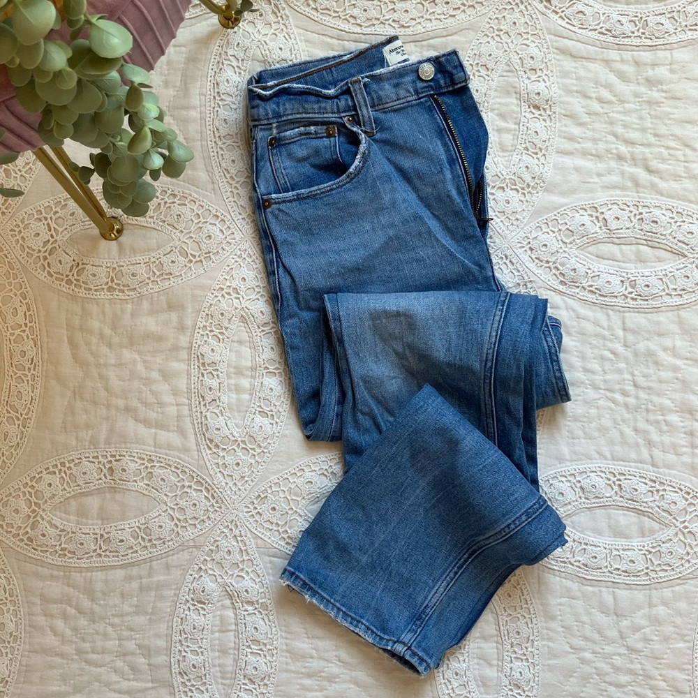 Abercrombie & Fitch the 90’s Slim Straight ultra high rise, 28 Long